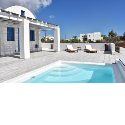 Spacious veranda, house for 3, in the village.