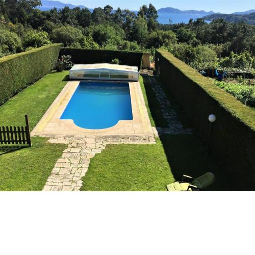 Spacious Villa in Galicia, 800 m from Playa de Vino beach