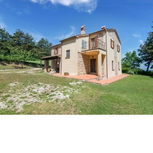 Spacious Villa in Tavoleto with Swimming Pool