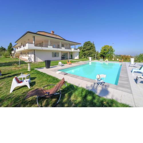 Spacious Villa in Tavullia with Private Swimming Pool