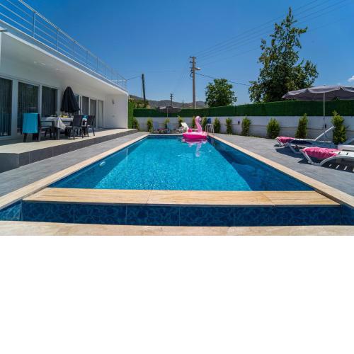 Spacious Villa with A Private Pool for 8 People in Muğla, Fethiye - Awz187