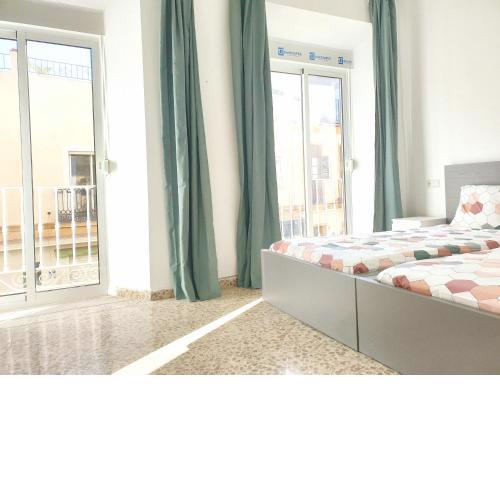 Spacious,bright flat next to Plaza de Merced