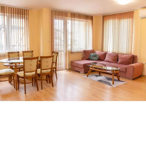Spacious&Central 2-BD Apartment in Varna with Parking