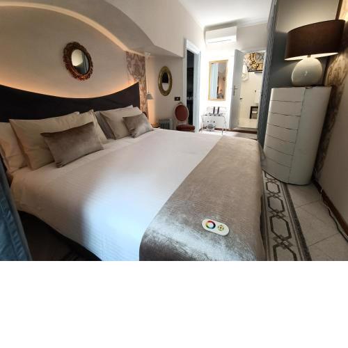 Spanish Steps bedroom