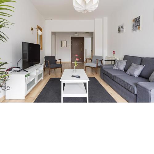Specious and Stylish Apartment Near Bagdat Street with Excellent Location in Kadikoy