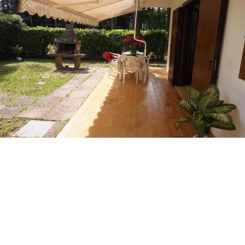 Spectacular terraced villa near the sea with private garden, on three floors