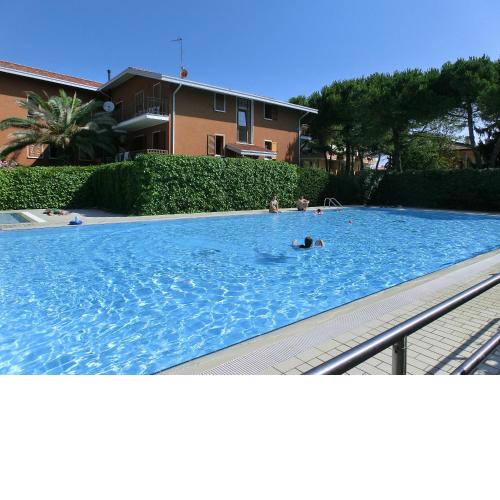 Spectacular villa on two floors with garden and pool