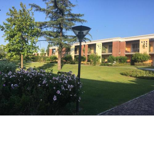 Splendid Apartment in Padenghe Sul Garda BS with Garden