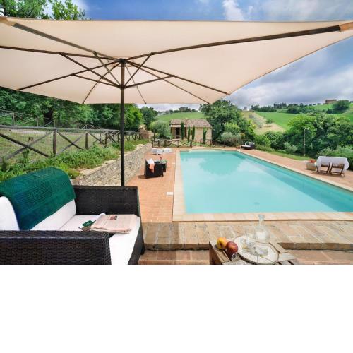 Splendid Holiday Home in Sant Angelo in Pontano with Garden
