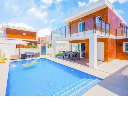 Splendid Villa in Gran Alacant with Private Swimming Pool