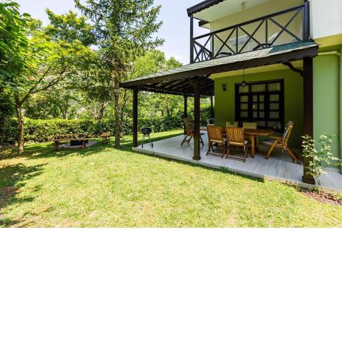 Splendid Villa Surrounded by Nature in Sapanca