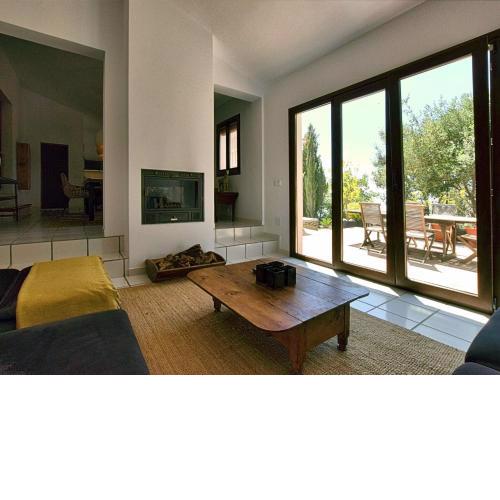Splendid Villa with in Sayalonga Swimming Pool