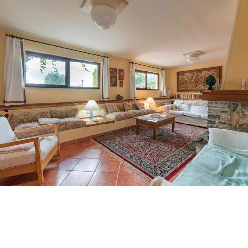 Splendid Villa with swimming pool a stone s throw from Palermo
