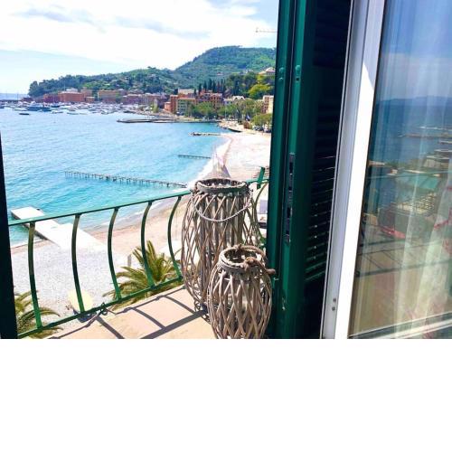 Splendida mansarda fronte spiaggia la Boheme