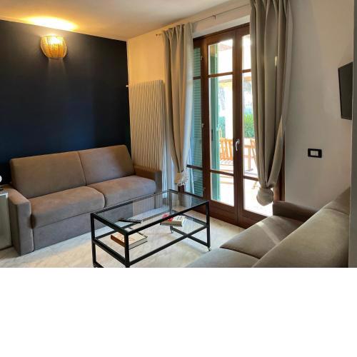 Splendido monolocale con spazioso giardino e veranda a 500 mt dal mare