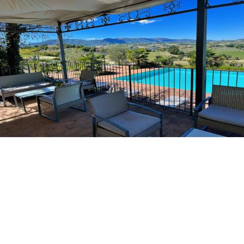Spoleto apt 5 guests - With infinity pool, extensive grounds