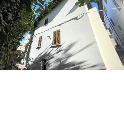 Spoleto central detached villa- car unnecessary - wifi - sleeps 10