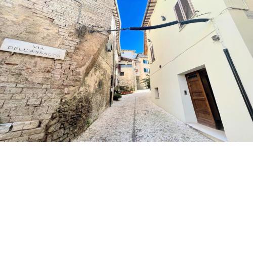 Spoleto detached villa centrally located - car unnecessary - wifi - sleeps 10