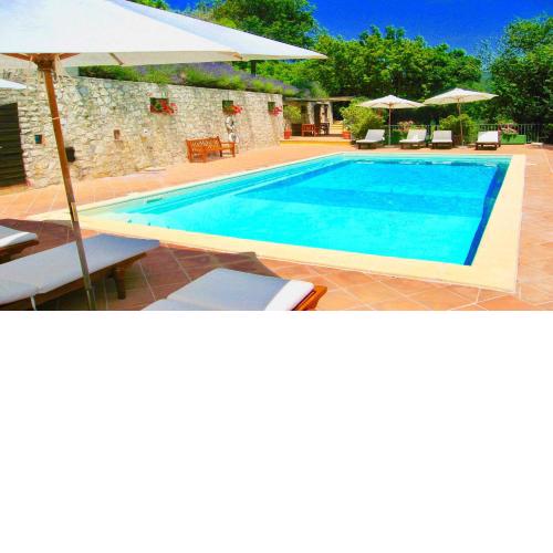 Spoleto Splash Casa Vicolo, a fabulous country cottage sleeps 45wifiaircon