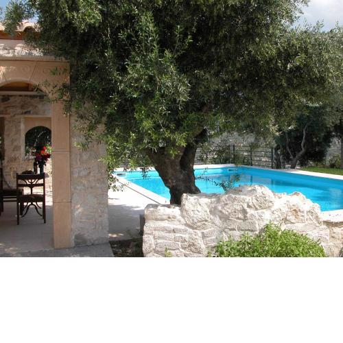 Sprawling Vlilla in Malades with Private Pool Garden Terrace