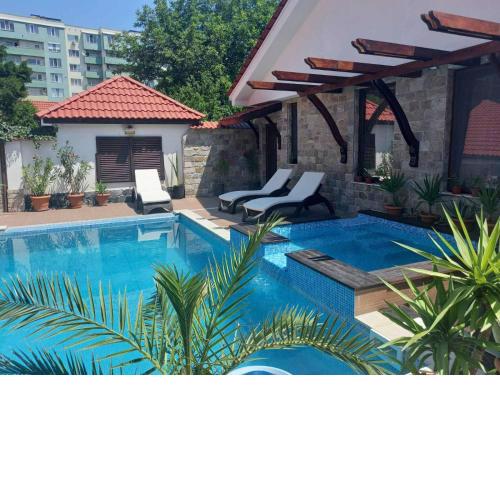 Stariya oreh pool & garden
