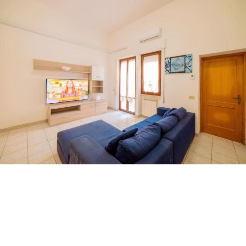 STAYINVIAROMA, Viareggio 50mt from the beach, private resede!