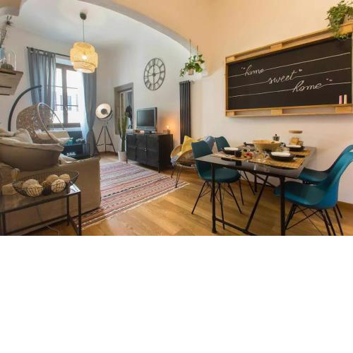 Step to Duomo and All the Sights from Refurbished Apartment