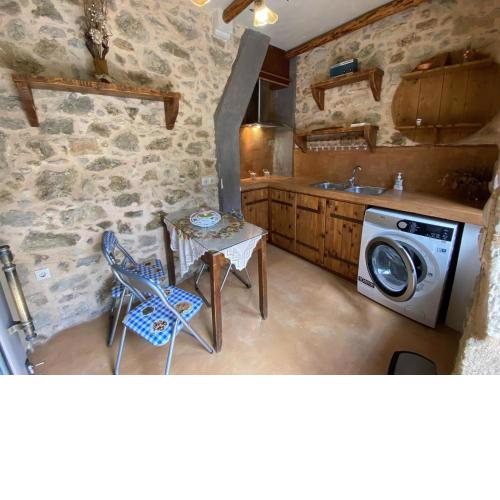 Stone House 3-Bedroom 8 persons