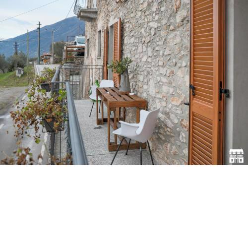 Stone House: fairytale flat with magic lake view