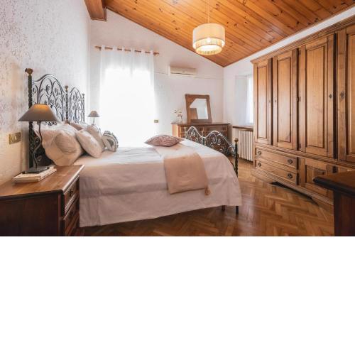 STORICA GRANDE VILLA NELLA NATURA CON GIARDINO