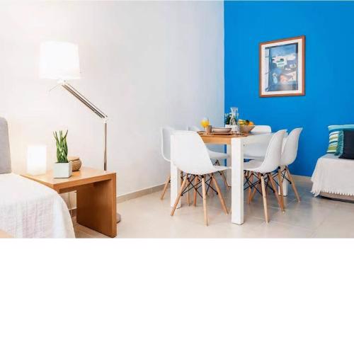 Stroll to the center from an elegant & comfortable apartment