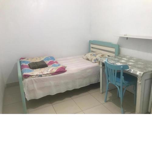 student cozy room at heart of cairo men only