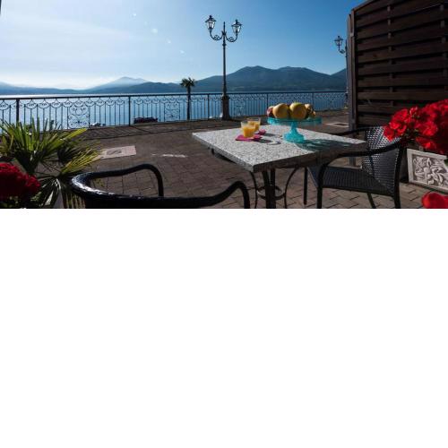 Studio 2- lake view