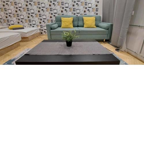 Studio 4 Apartment in the Party District