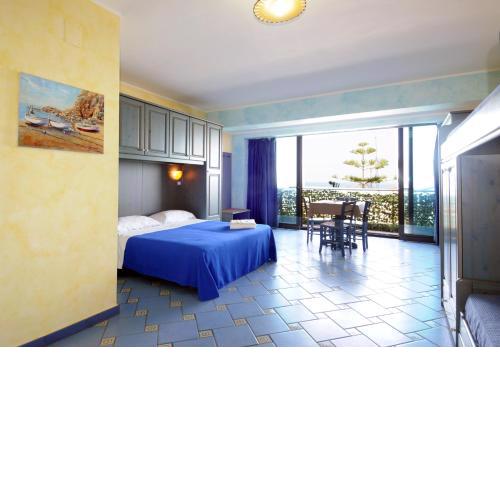 Studio a stones throw from the sea