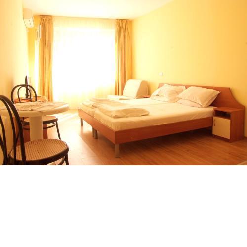 Studio at Pomorie 100 m away from the beach with furnished terrace and wifi