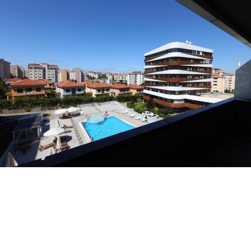 Studio Flat with Shared Pool near Sabiha Gokcen