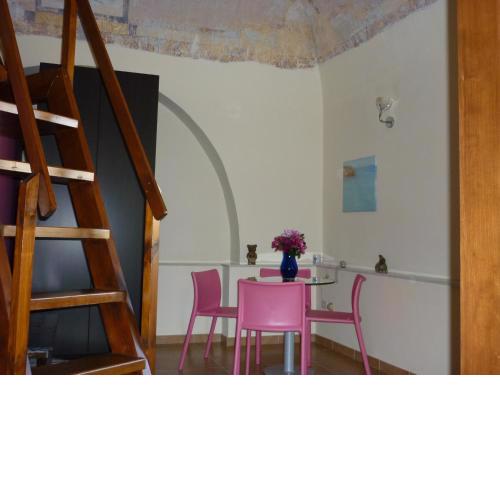 Studio furnished in residence
