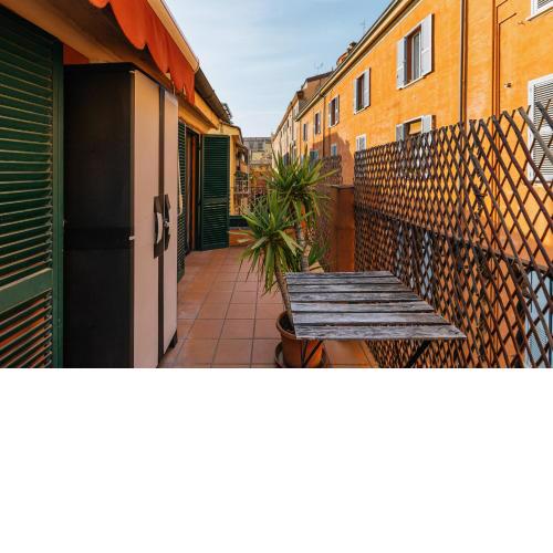 Studio Malcontenti con terrazzo by Wonderful ltaly