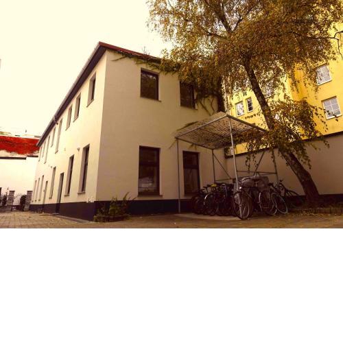 Studio u Parkplatz, zentrale Ruhelage neben Grünoase