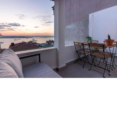 Studio w Fascinating Bosphorus View and Terrace!