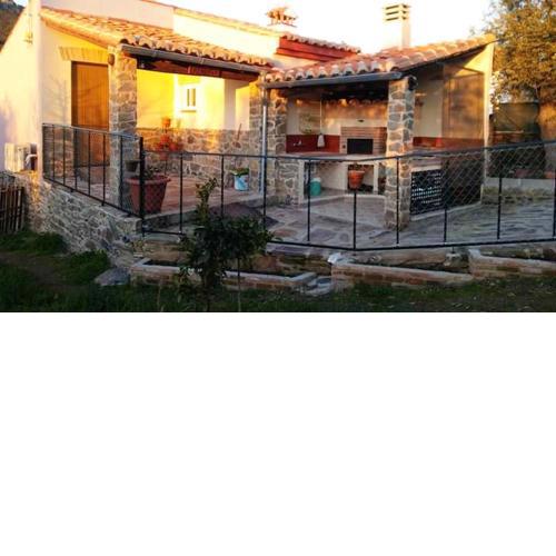 Studio with enclosed garden and wifi at Valencia de Alcantara