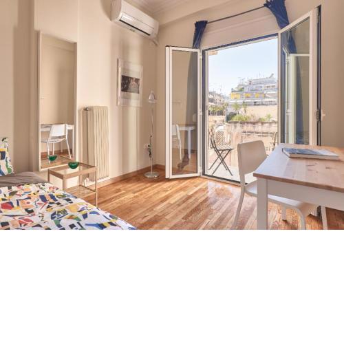 Studio with sunny balcony in Exarcheia