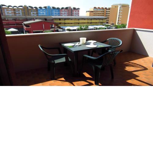 Studio with terrace for 4 people -swimming pool near the beach by Beahost Rentals