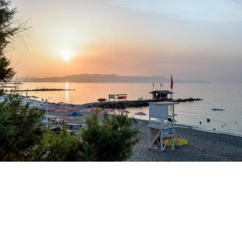 Studio5 30 metres from THE Sea 'NEW LISTING'