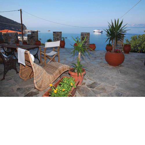 Studios Milos Skopelos-Where the Sea Meets the Sky