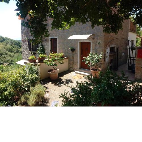 Stunning 1-Bed House in Castel Cellesi Italy