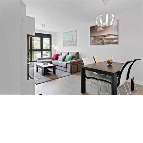 Stunning 2 Bedroom Apartment near Adelfas