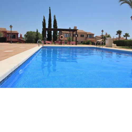 Stunning 3 bed Golf Villa sleeps 6 - large garden & communal pool