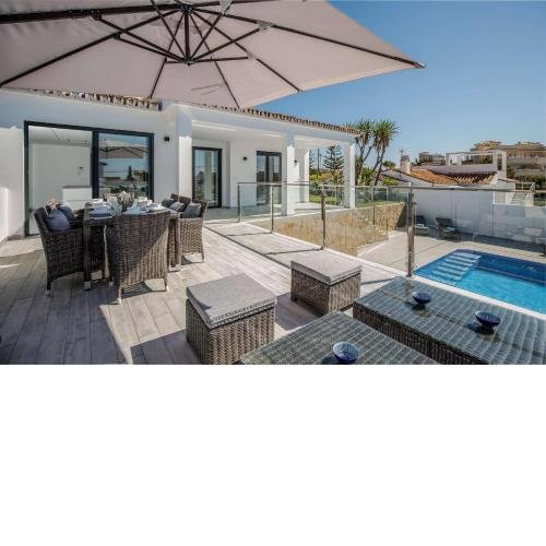 Stunning 4 Bed Villa with Pool - Las Farolas, 5min from Beach